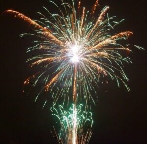 Gold and Green Fantasy 25-Schuss-Feuerwerk-Batterie online bestellen